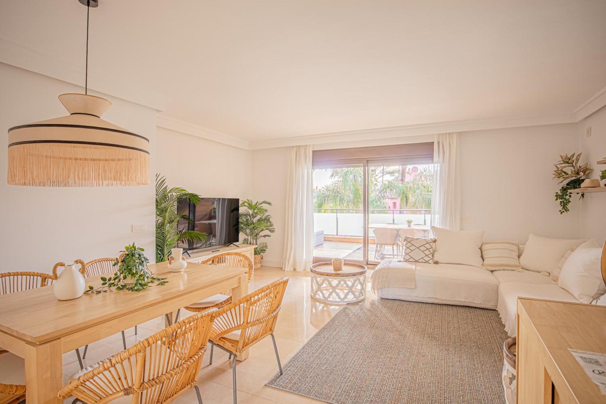 Buenti Apartments เอสเตโปนา ภายนอก รูปภาพ