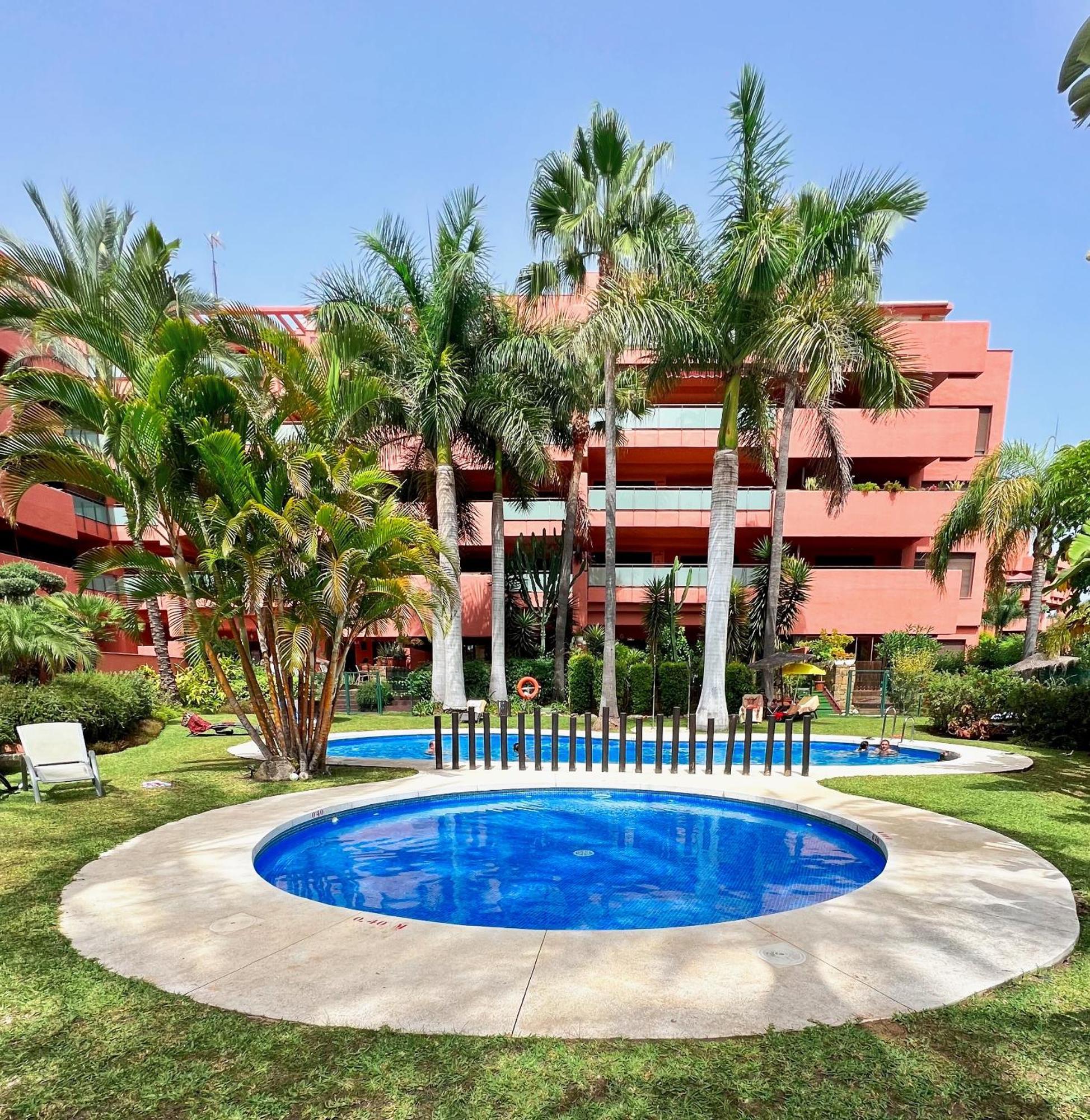Buenti Apartments เอสเตโปนา ภายนอก รูปภาพ